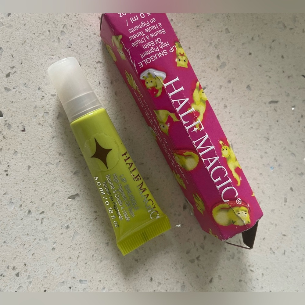 Half magic lip snuggle Color Mauvie Industry
